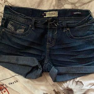 VIGOLD shorts 3/4 in size. Dark blue in color